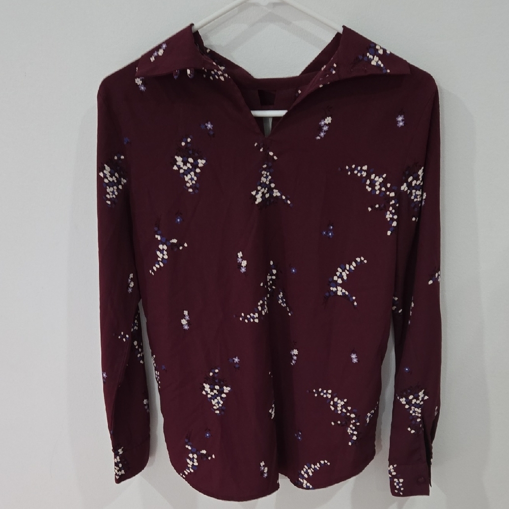 Ann Taylor Sz XSP Womens Burgundy Floral Button Blouse